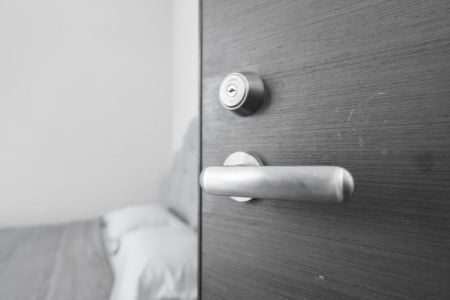 Installation des portes &agrave; Spicheren : s&eacute;curit&eacute; et esth&eacute;tique assur&eacute;es